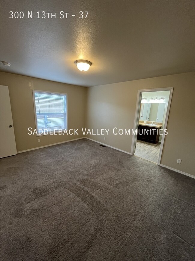 Building Photo - Modern 3 bedroom 2 bath-Available now!