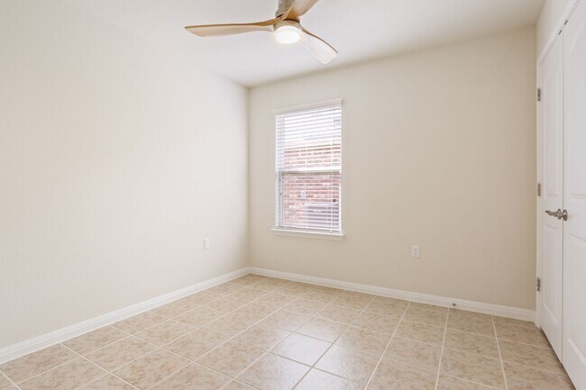Building Photo - 215 Paint Creek Ln