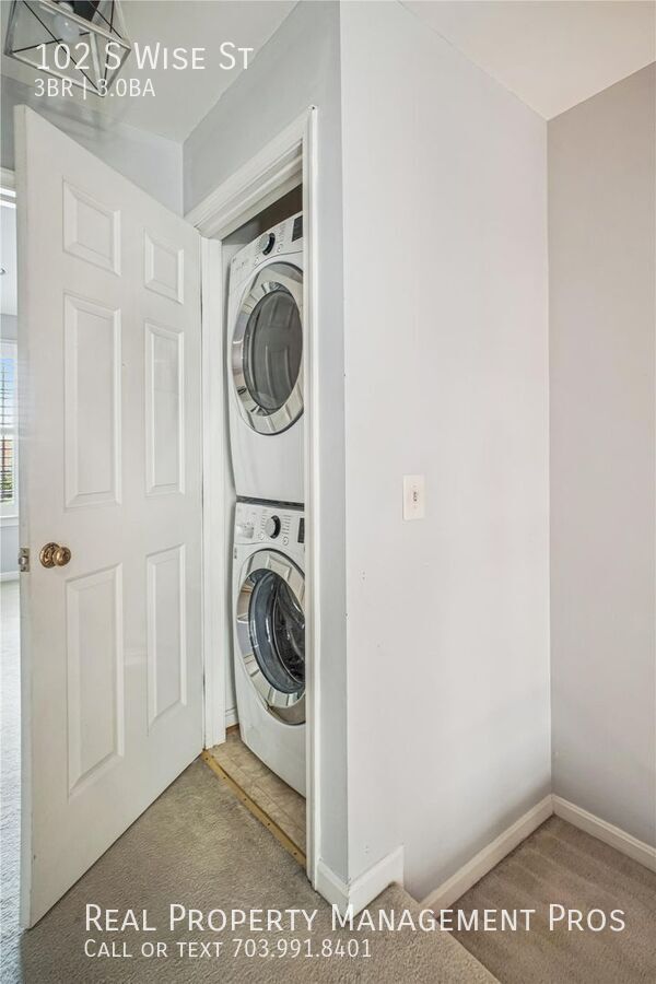 Building Photo - 102 S Wise St