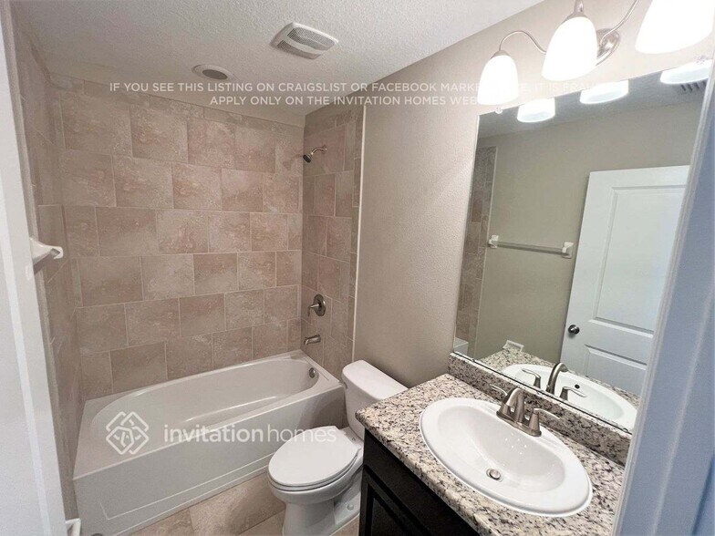Building Photo - 15225 Las Olas Pl