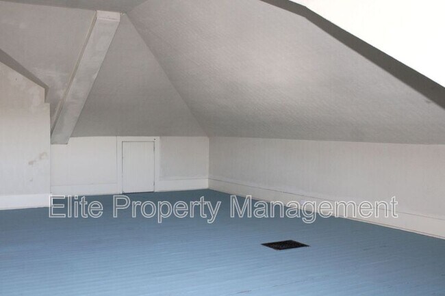 Building Photo - 511 W 13th St