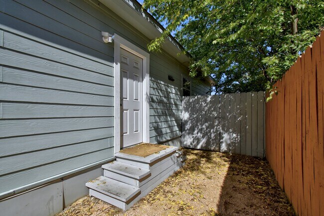 Building Photo - 417 Odell St