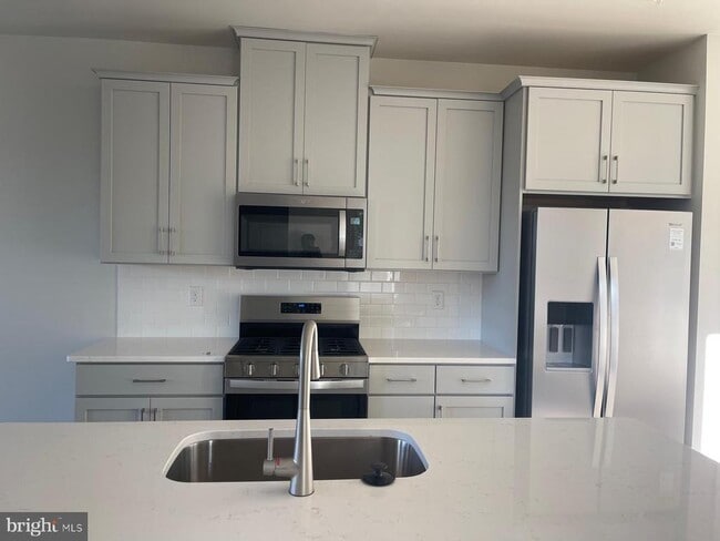 Building Photo - 130 Abramo Victor Dr