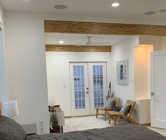 Master Suite - 438 N Stone Mountain Dr