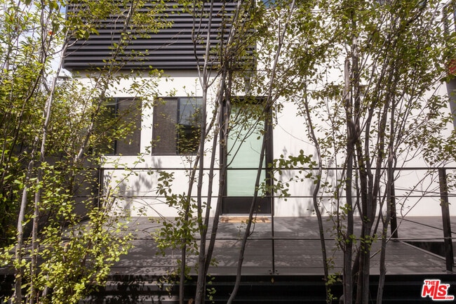 Building Photo - 3015 Ocean Ave