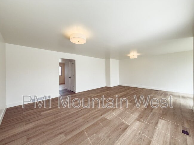 Building Photo - 345 S 850 E