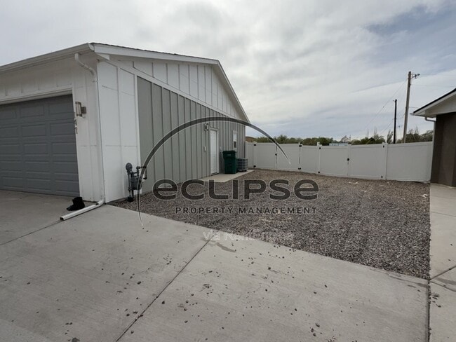 Building Photo - 147 Buena Vista Dr