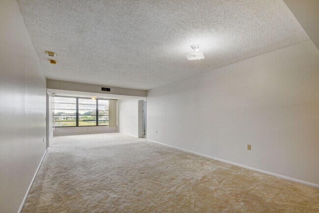 Building Photo - 3520 Whitehall Dr