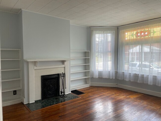 Building Photo - Beautiful 3bedroom 1.5 bath