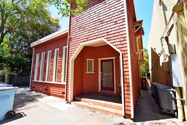 Building Photo - 1710 Martin Luther King Jr Way