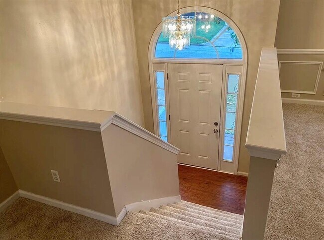 Building Photo - 664 Rosewood Cir