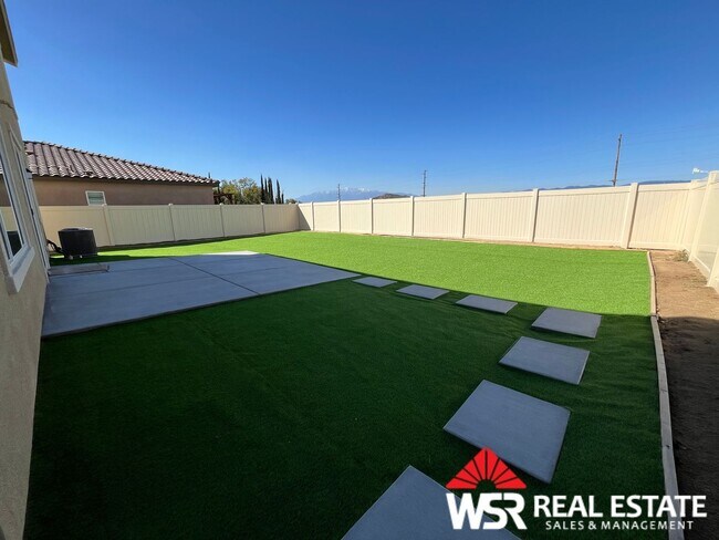 Building Photo - Stunning 6-Bedroom, 3-Bathroom Home for rent in a newer neighborhood