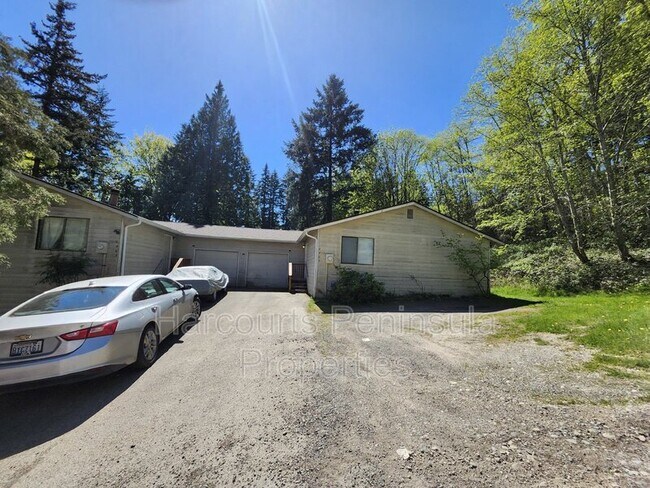 Building Photo - 6465 Lewis Dr NE