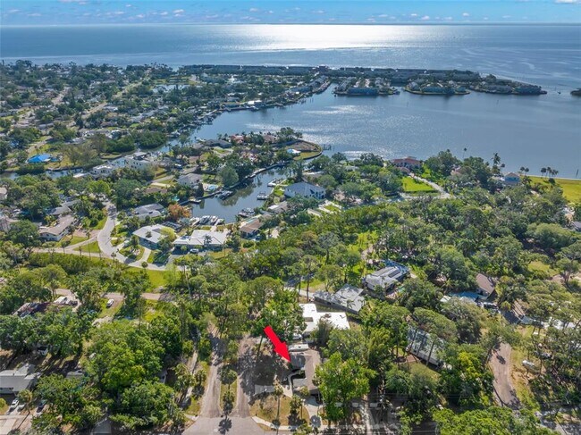 Building Photo - 320 Lake Maggiore Blvd S