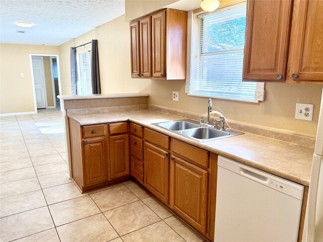 Building Photo - 1809 Capri Ln