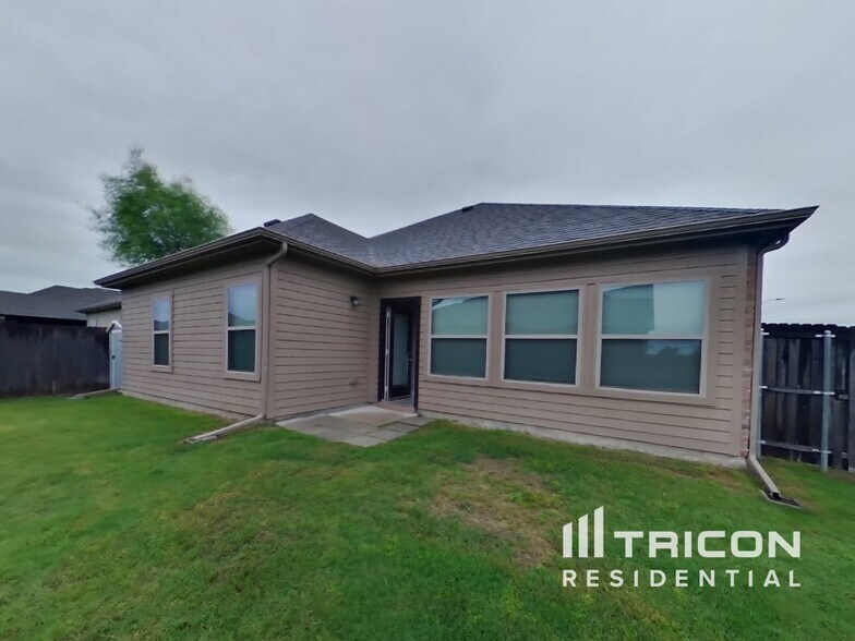 Building Photo - 7816 Cypress Dr