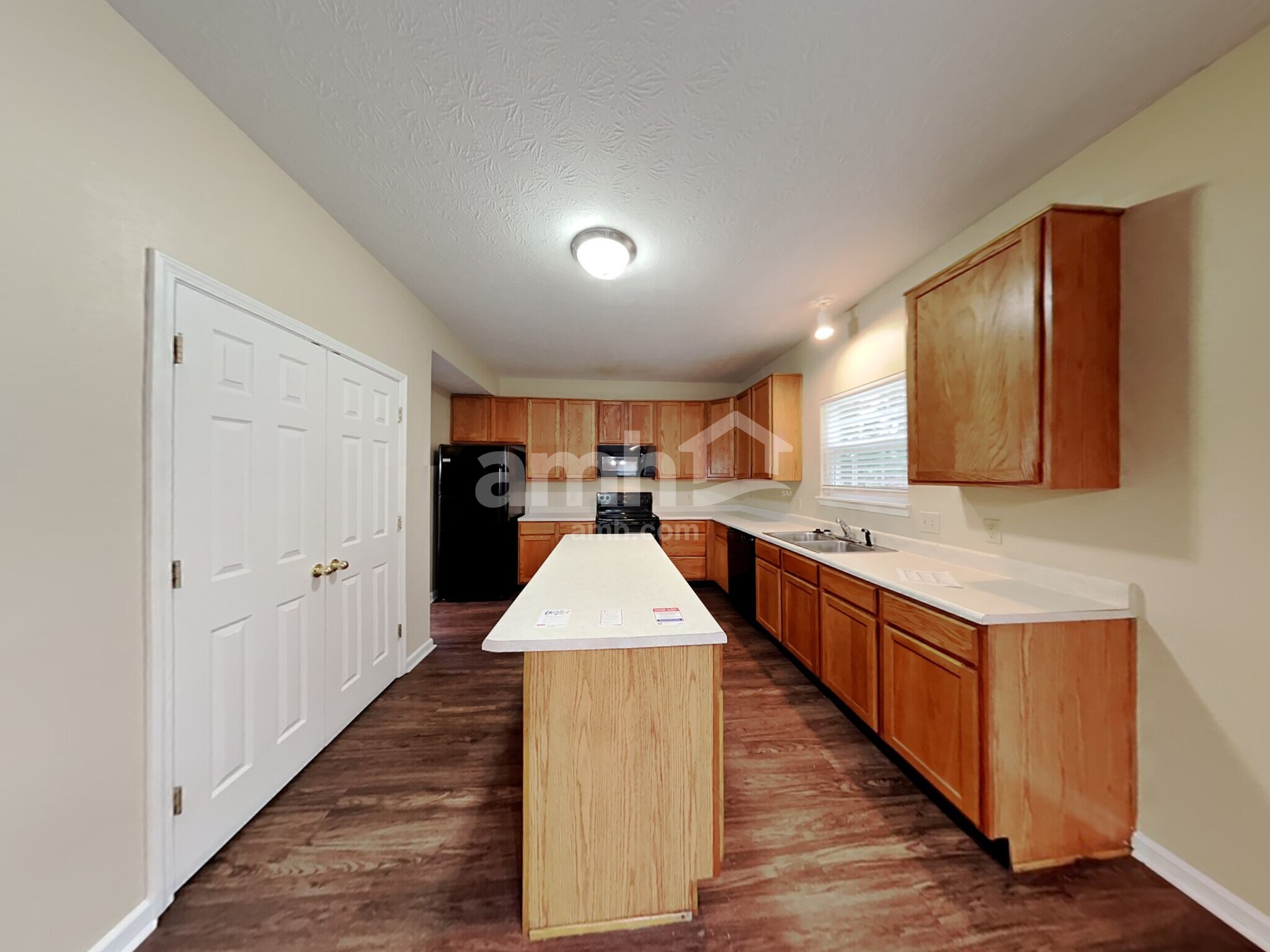 Building Photo - 796 Flying Sun Dr