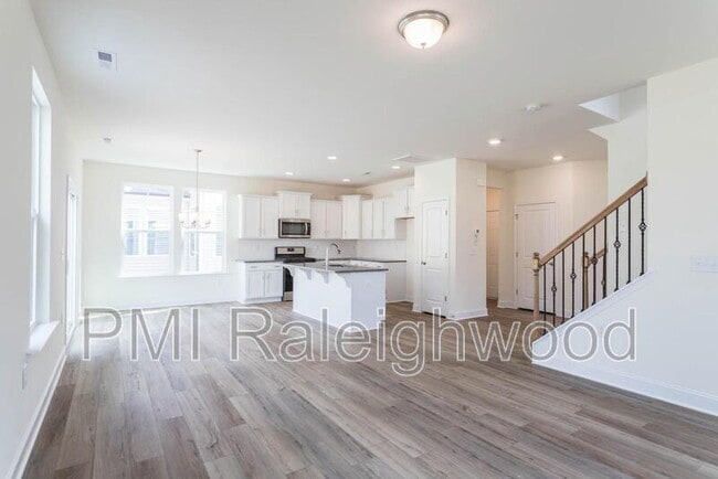 Building Photo - 2001 Seford Dr