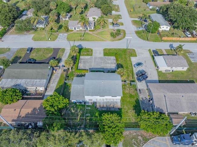 Building Photo - 8507 Sunset Dr
