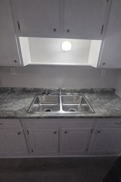 Building Photo - 6003 Burns St