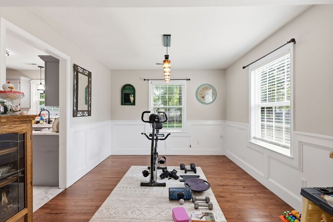 Building Photo - Charming Craftsman-style beauty built in 2022 offering the perfect blend of modern comfort, thoug...