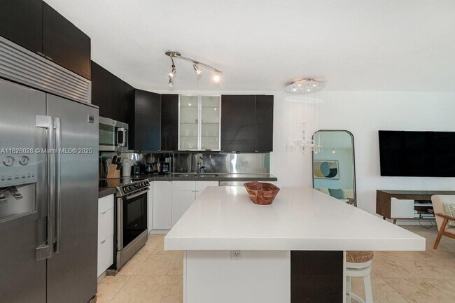 Building Photo - 2301 Collins Ave