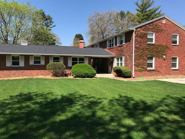 Building Photo - 105 O'Neil Dr
