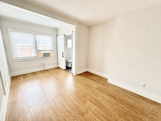 Building Photo - 801 N Olive Ave