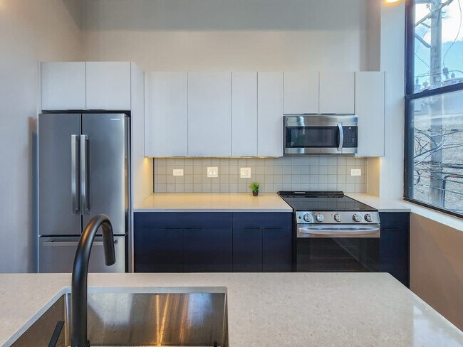 Building Photo - 1934 W North Ave