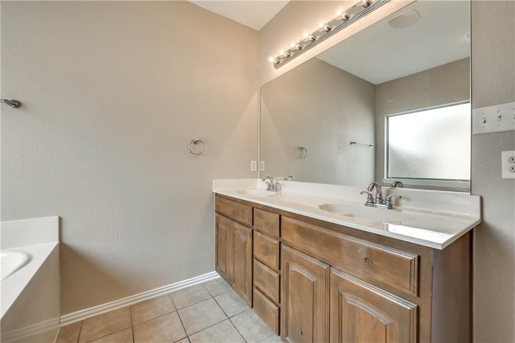 Master Bathroom - 2716 Twinflower Dr