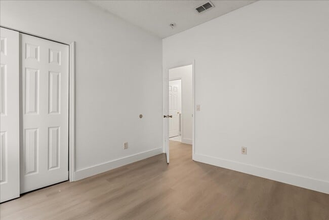 Building Photo - Stunning 4-Bedroom Lakefront Pool Home in Bridgeview at Meadow Woods