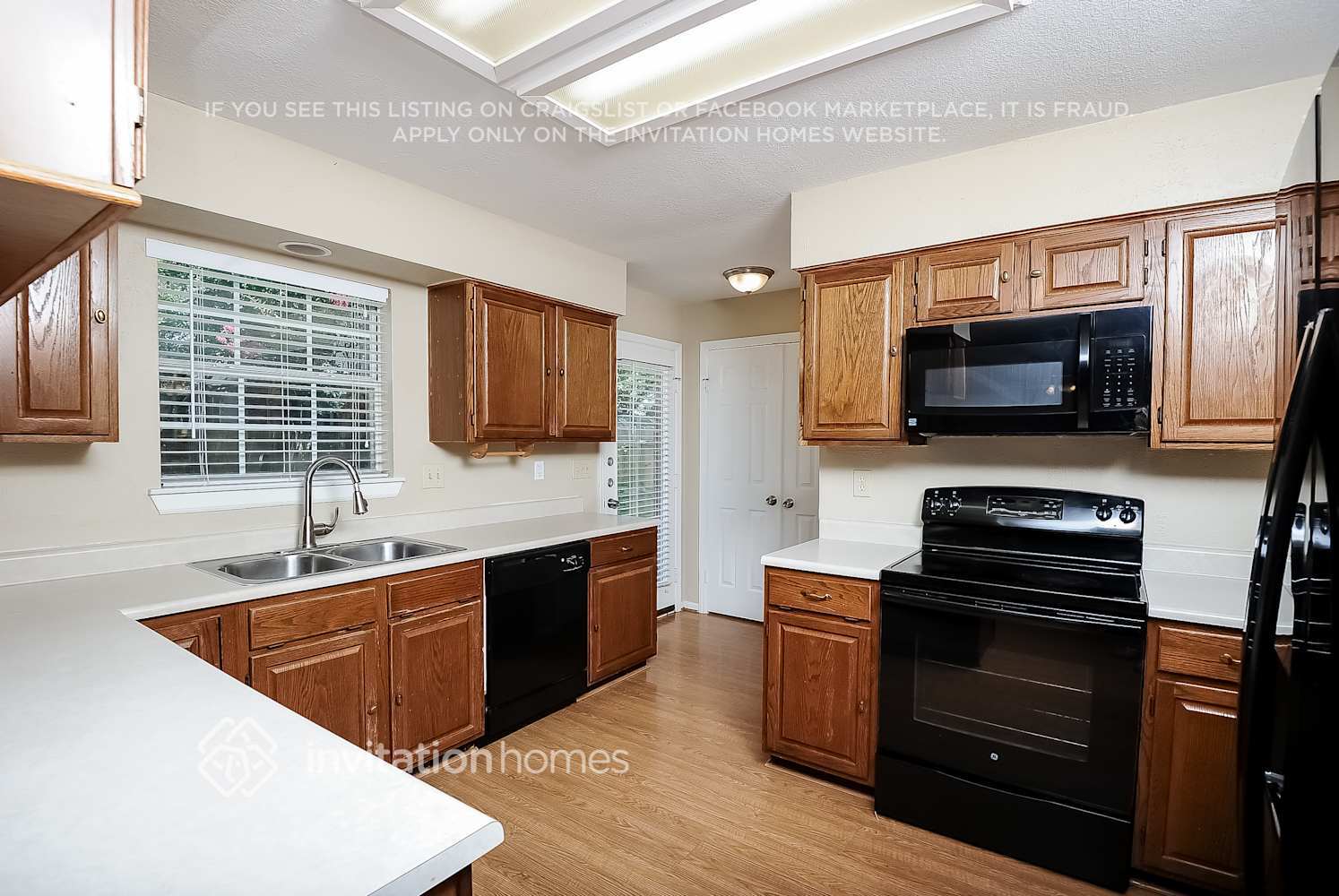 Building Photo - 2860 Ironwood Dr