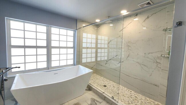 Building Photo - 1851 Corsica Dr