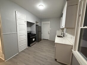 Building Photo - 4144 Hyde Ave