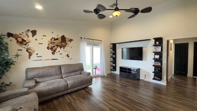 Building Photo - $2,995.00 - 3 Beds / 2 Baths, no deposit option available!