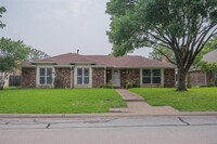 Building Photo - 805 Autumn Lake Dr