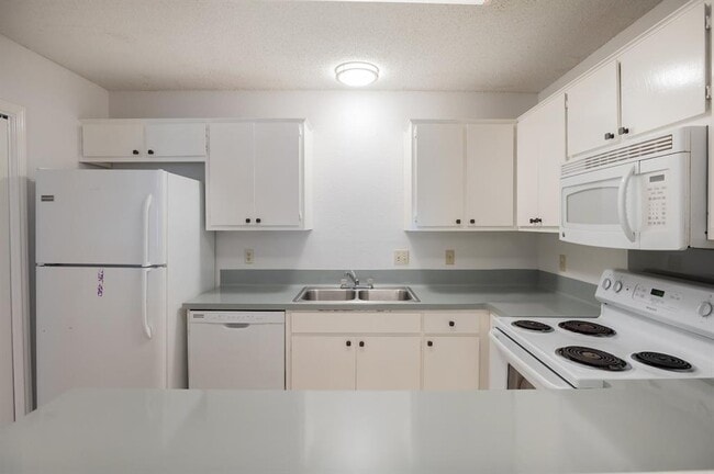 Building Photo - 608 Old Manchaca Rd