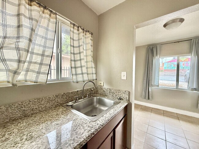 Building Photo - Ready-to-Move 2BR Apartment