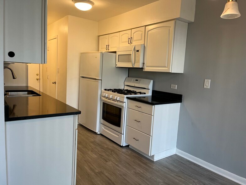 Building Photo - 470 Stevenson Pl