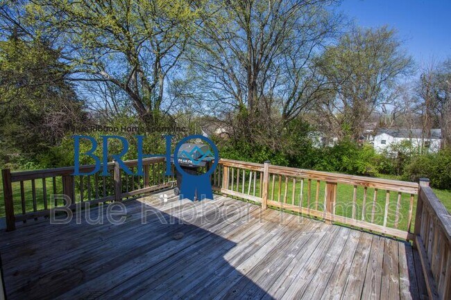 Building Photo - 3213 Shields Ave