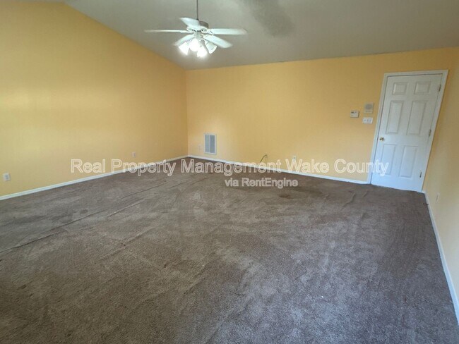 Building Photo - 5323 Seaspray Ln