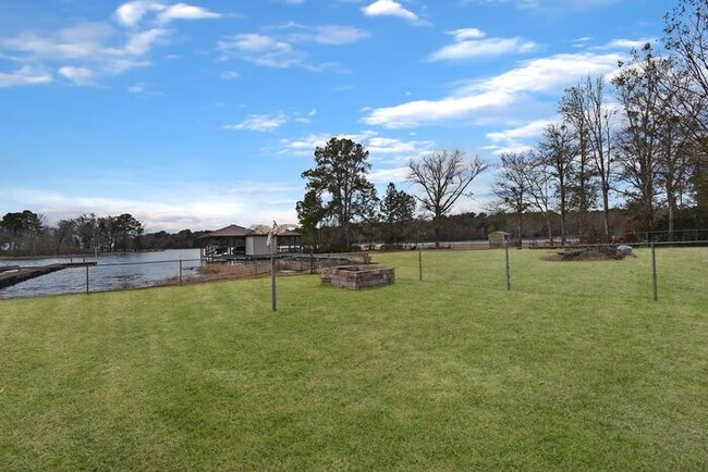 Building Photo - Tour Today! 3 Bedroom Home On Lake Tyler!