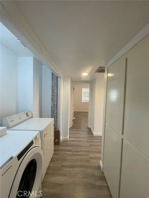 Building Photo - 1830 N Vineyard Ave