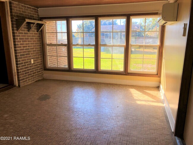 Building Photo - 505 St Camille St