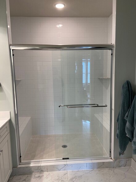 Main Bathroom - 1326 S Rolfe St