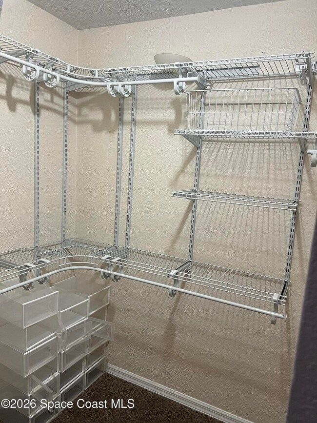 Building Photo - 1721 Las Palmos Dr