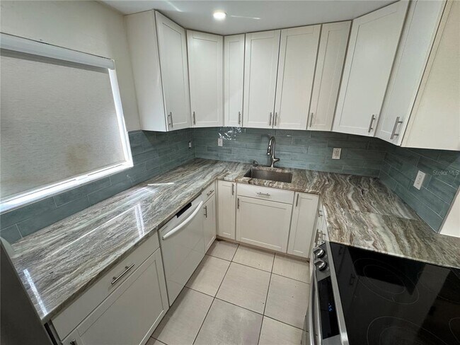 Building Photo - 3300 Fox Chase Cir
