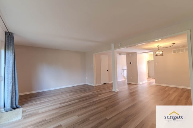 Building Photo - 12 Daria Ct
