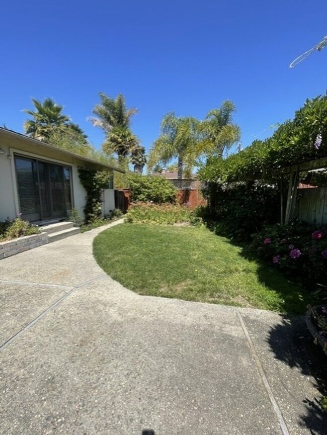 Building Photo - 860 Prospect Hgts