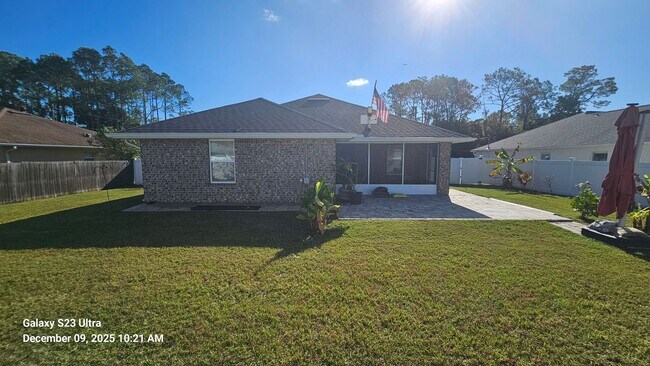 Building Photo - Warm & Inviting Home